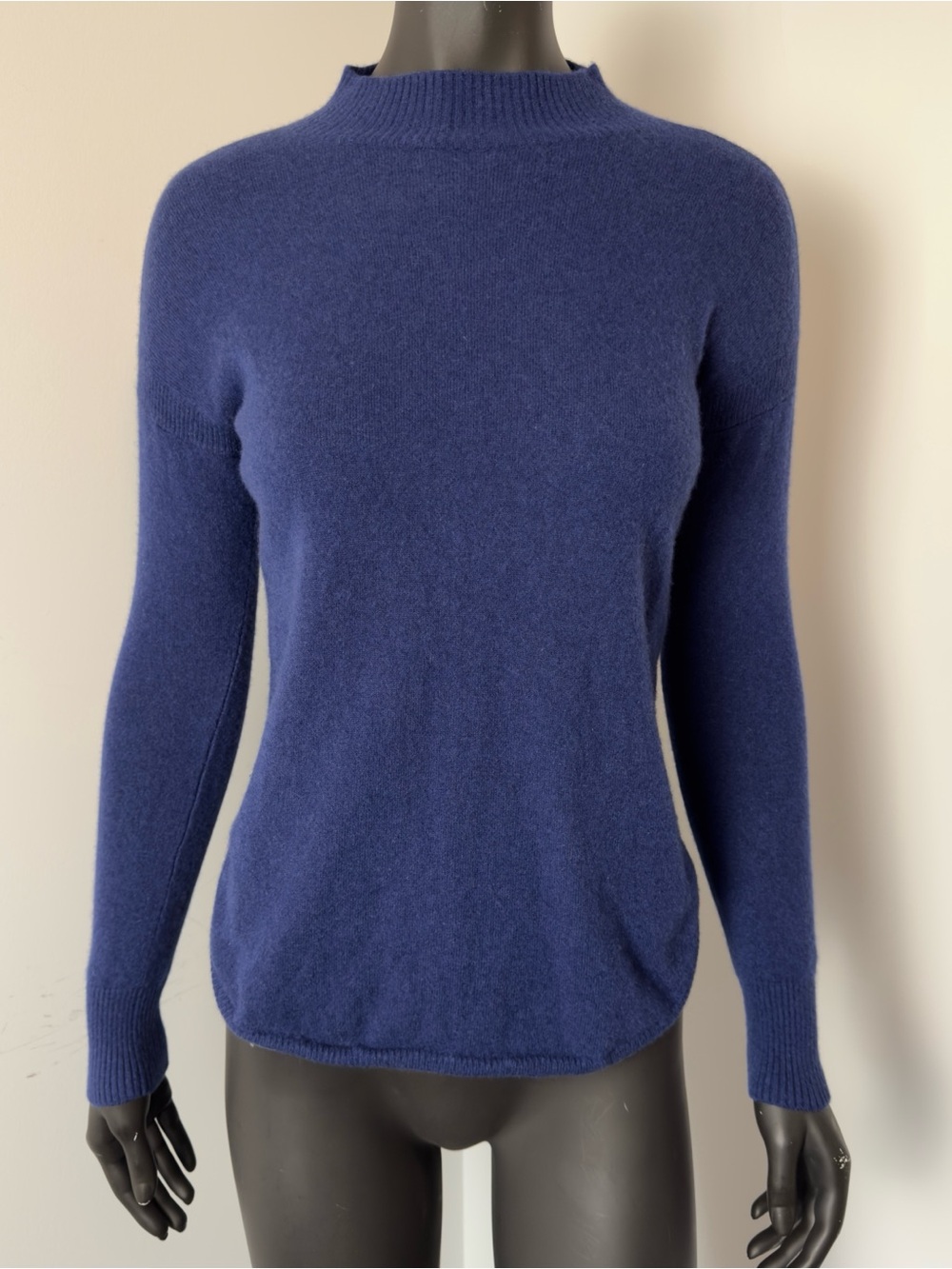 Club Monaco Cashmere Classic Crewneck Women's Sweater - Purple